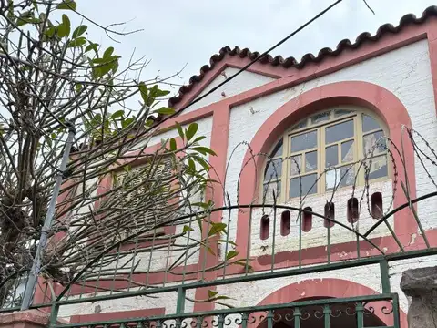 INMUEBLE COLONIAL EN EL CORAZON DE LA CIUDAD DE GRAL. GUEMES