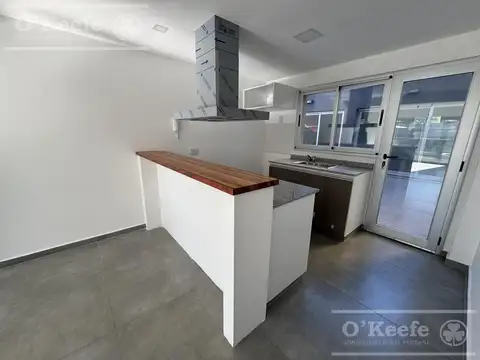 Departamento 3 ambientes, en venta, con quincho y patio exclusivo. Quilmes Centro.