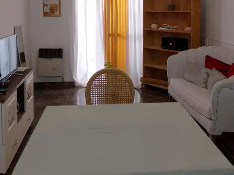 - DEPARTAMENTO DE 2 AMBIENTES CON COCHERA