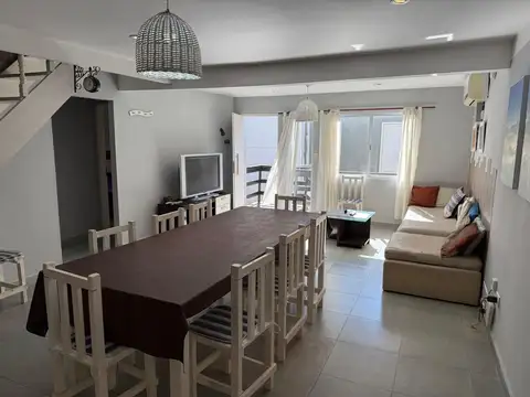 Casa 6 ambientes con 2 baños