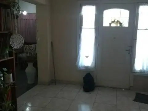 Casa en Venta en Castelar, USD 215.000