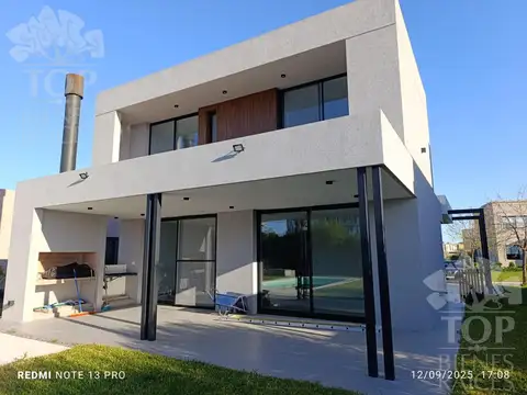 Casa  estilo Moderno en Araucarias