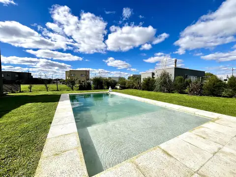 Casa en Venta con 4 cocheras