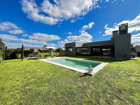 Casa venta 3 dorm piscina parrilla galeria luminosa y espaciosa Maschwitz Escobar
