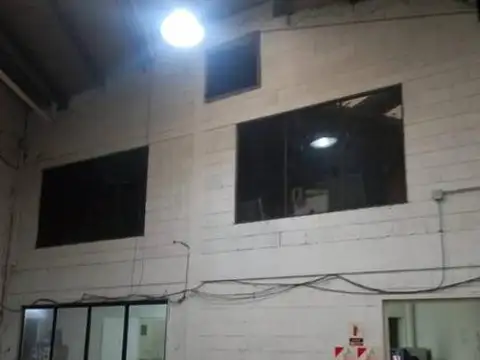 Excelente GALPÓN 550 mts2, para ALQUILER en BARRACAS