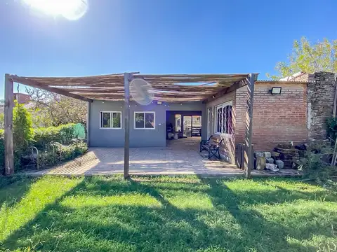 VENTA | PERMUTA - Casa 2 dormitorios, piscina y jardín - Funes, Santa Fe.