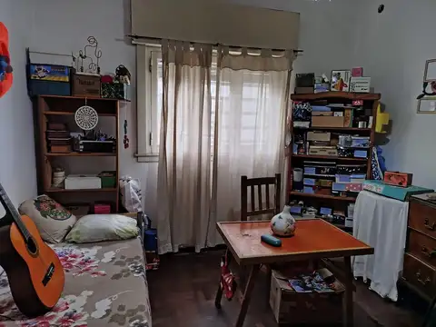 PH al frente en venta, con 2 patios de 4 ambientes, San Carlos