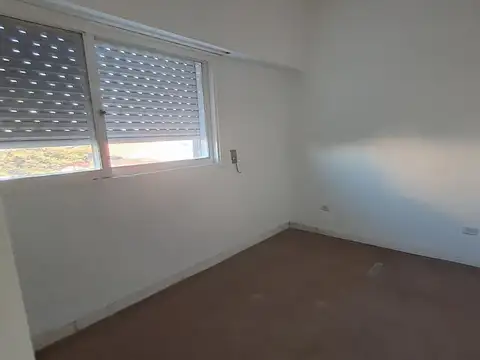 Depto Tipo Casa en Alquiler en Valentin Alsina, $ 600.000