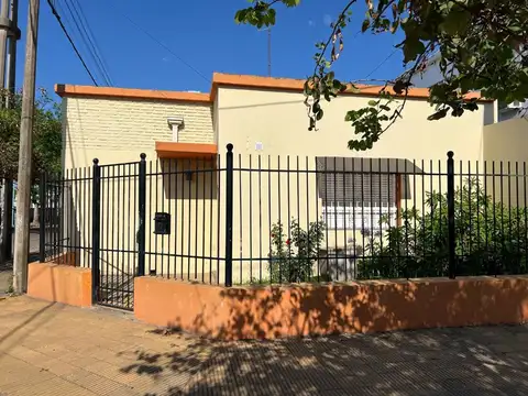 VENTA/CASA 3DORM/TODOS LOS SERVICIOS/Bº ALBERDI