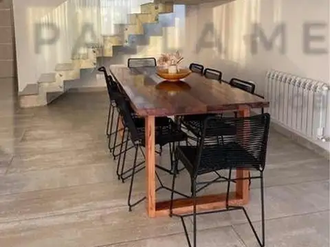 Casa 6 ambientes con 4 baños