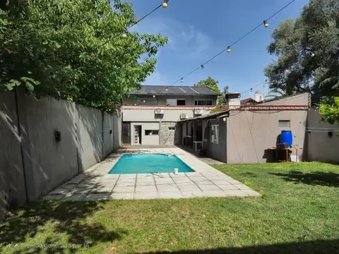 CASA 4 AMBIENTES CASTELAR CON PILETA APTA CREDITO