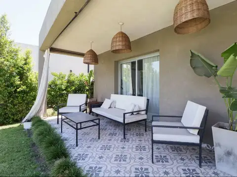 Casa 5 ambientes con 2 baños