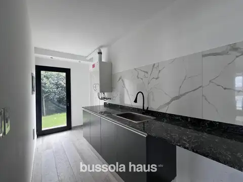 Casa en venta con 4 dormitorios al lago en El Cantón, Escobar