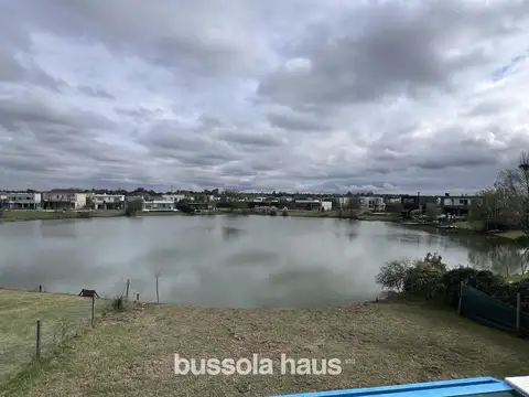 Casa en venta con 4 dormitorios al lago en El Cantón, Escobar