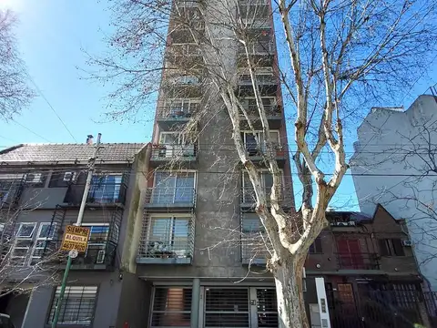 Venta monoambiente con BALCON y ventana LUMINOSO, VISTA ABIERTA