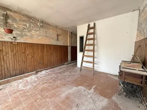 VENTA - CASA A REFACCIONAR - ALBERDI