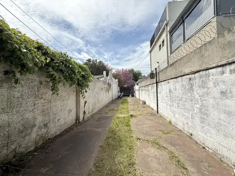 VENTA - CASA A REFACCIONAR - ALBERDI