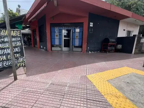 Block de 5 locales comerciales + 1 vivienda