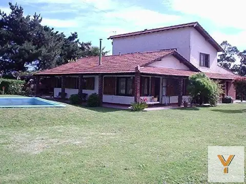 Casa en venta - 3 Dormitorios 2 Baños - Miramar