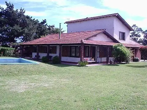 Casa en venta - 3 Dormitorios 2 Baños - Miramar