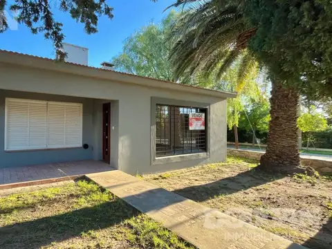 Casa 5 ambientes con 1 baño