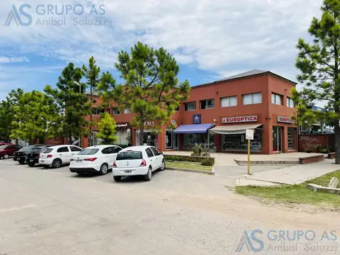 Avenida Arturo Illia bis 1205 - Excelente Local Comercial