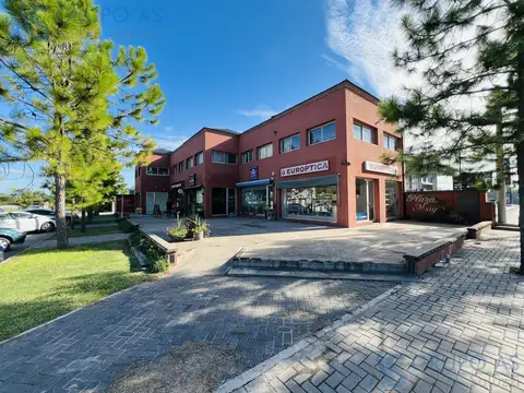 Avenida Arturo Illia bis 1205 - Excelente Local Comercial