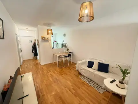 Departamento Monoambiente tamaño Dos ambientes, con Balcón y Patio en Saavedra.