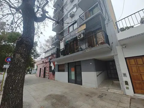 Excelente dos ambientes al frente. Vista abierta y Luminosa