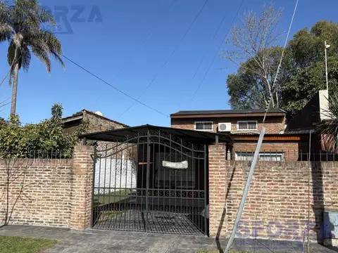 Casa cuatro ambientes con jardín en San Miguel