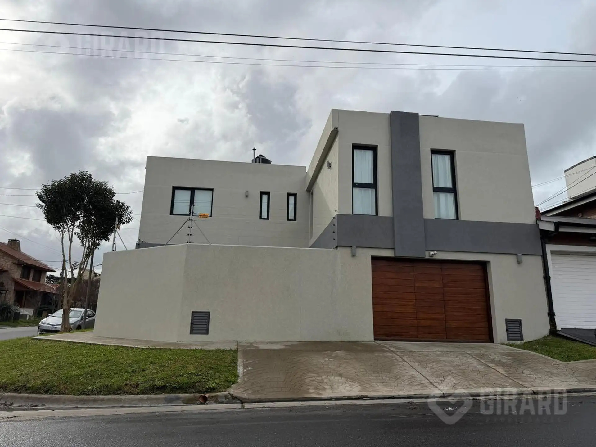 Casa en venta de 4 ambientes con pileta, en impecable estado, zona san Carlos