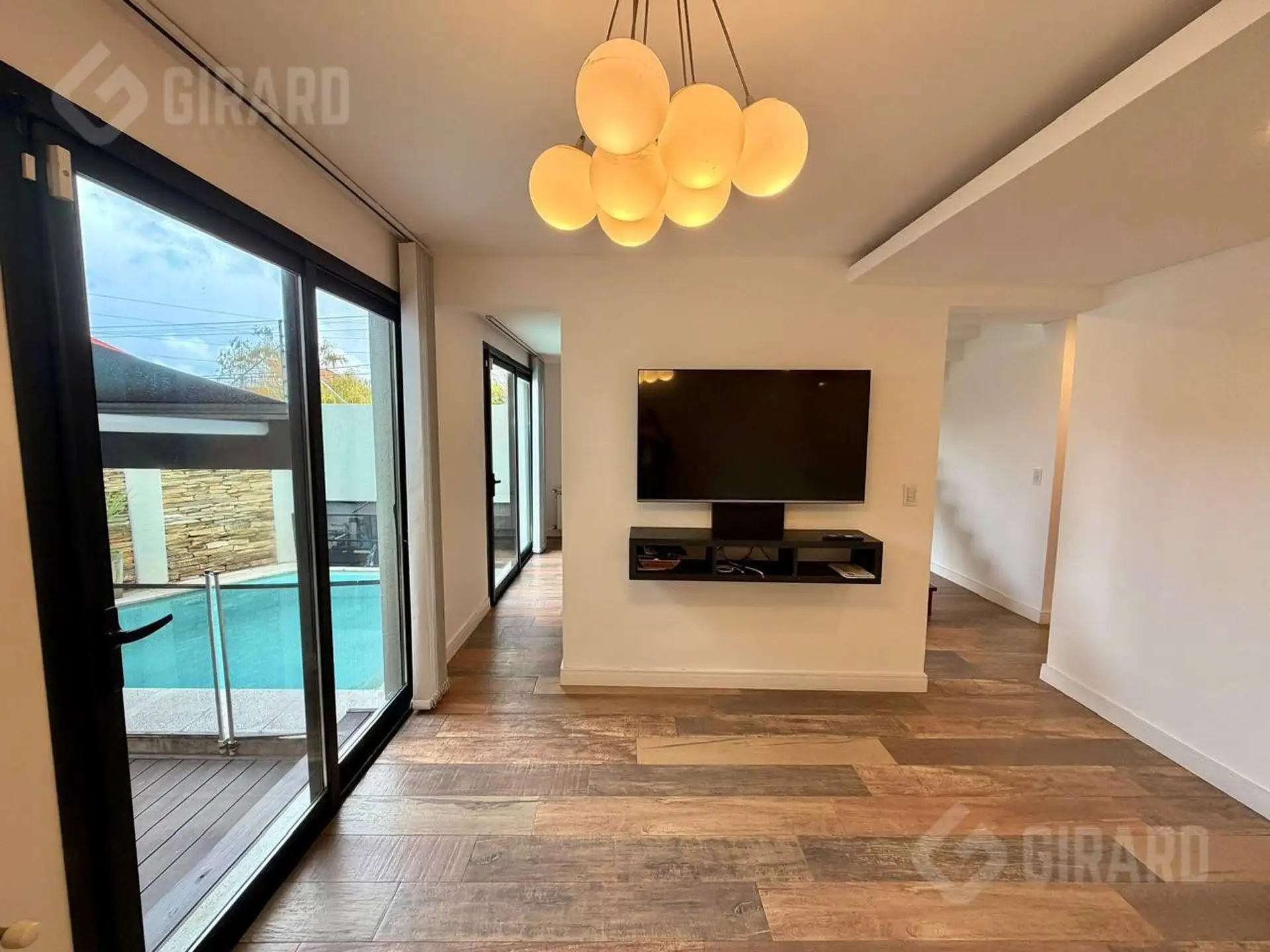 Casa en venta de 4 ambientes con pileta, en impecable estado, zona san Carlos