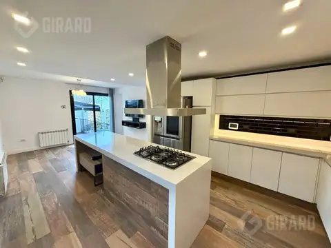 Casa 4 ambientes con 3 baños