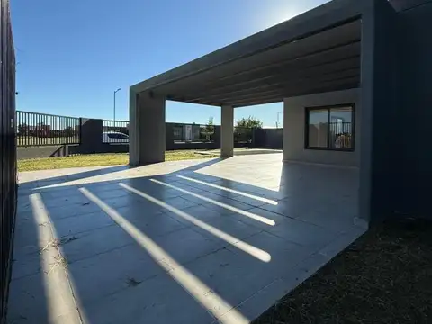 CASA 2 HABITACIONES Y PISCINA | FUNES NORTE