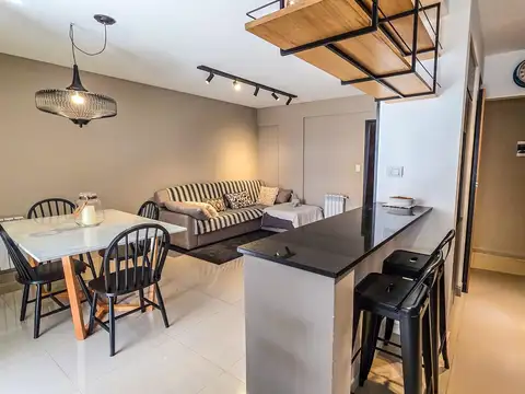 VENTA - Departamento de 2 dormitorios con cochera y pileta, Pichincha - Rosario