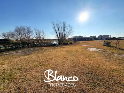 Terreno en Venta de 833,0 m2