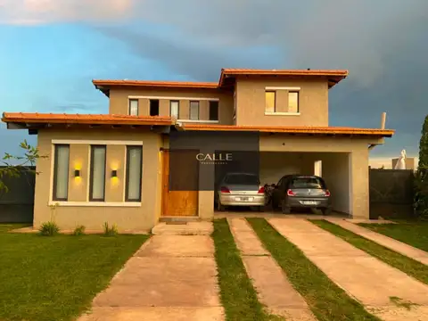 Casa en alquiler c/ cochera en Maipú