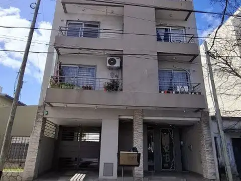 Depto. de 3 amb. con cochera en venta | Berazategui Centro