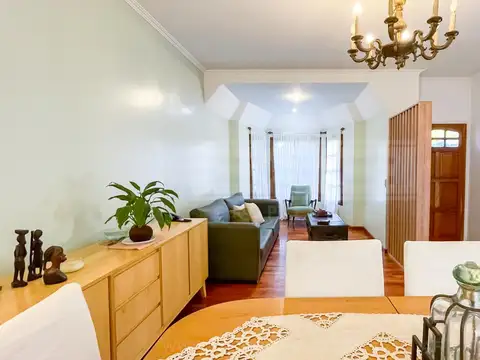 Casa 5 ambientes con 2 baños