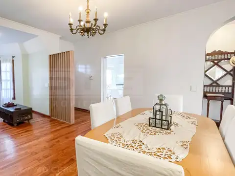 Casa 5 ambientes con 2 baños
