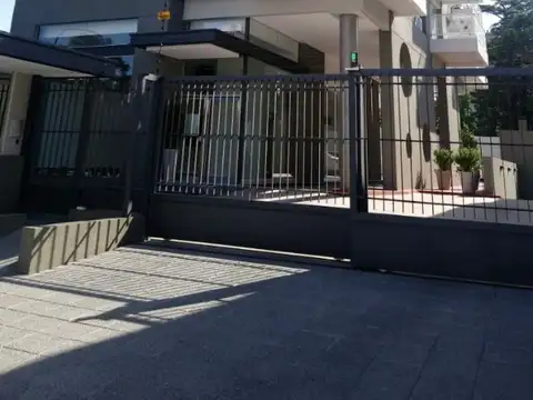 AMPLIO TRES AMBIENTES CON COCHERA, A ESTRENAR EN QUILMES CENTRO.