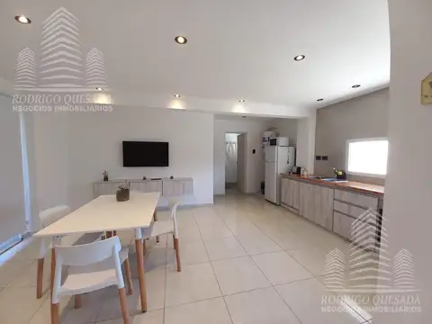 Excelente departamento 2 ambientes lateral, Sarmiento y Newbery 