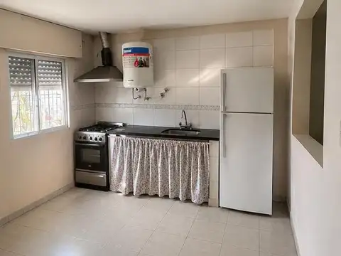 Casa 4 ambientes con 1 baño