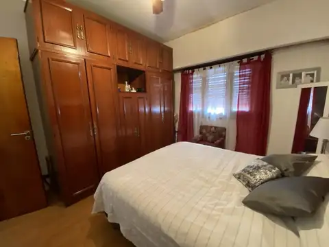 Departamento de 4 ambientes con balcon y terraza