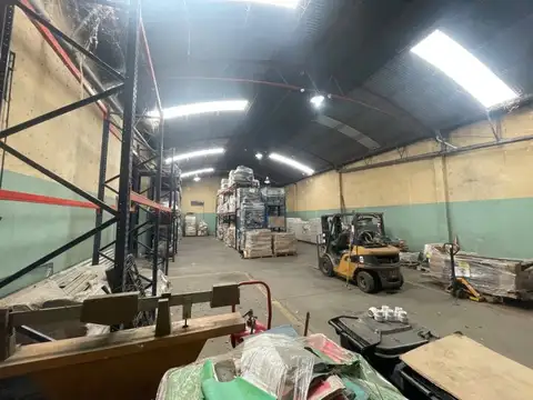 Darragueira 969 - Nave Industrial 1.145 m2 en Alquiler