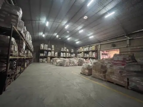 Darragueira 969 - Nave Industrial 1.145 m2 en Alquiler
