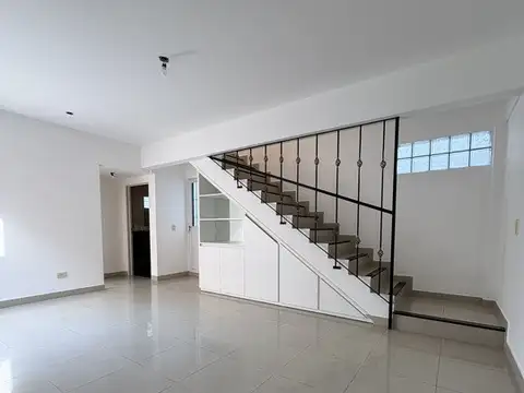 PH en venta 3 ambientes Parque Patricios nuevo con dos patios