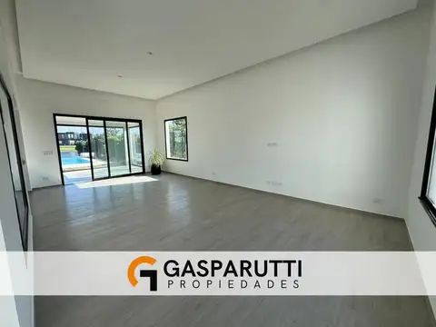 Casa 4 ambientes con 4 baños