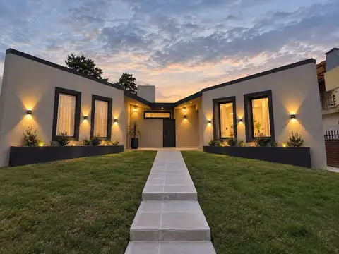 Casa a la venta en villa carlos paz. (c490)