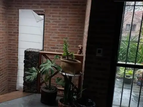 Adg. Casa En Venta De 6 Ambientes En San Miguel